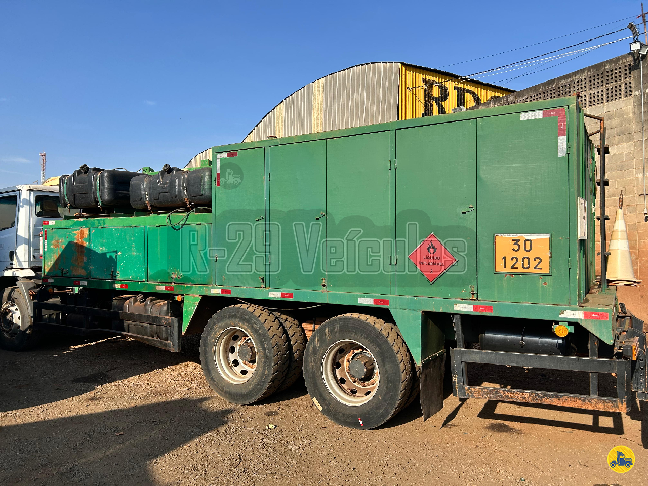CARROCERIA SOBRE CHASSI  TRUCK COMBOIO R29 Caminhões IRACEMAPOLIS SÃO PAULO SP